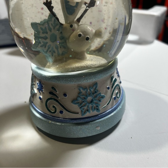 Disney Frozen Olaf Snow Globe Blue and White New in Box - Picture 6 of 8